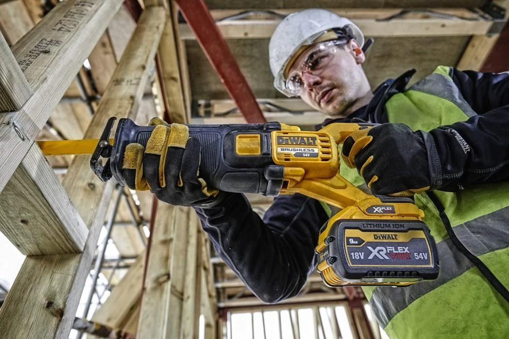 Akumuliatorinis tiesinis pjūklas DeWalt DCS389X2-QW; 54 V; 2x9,0 Ah akum.