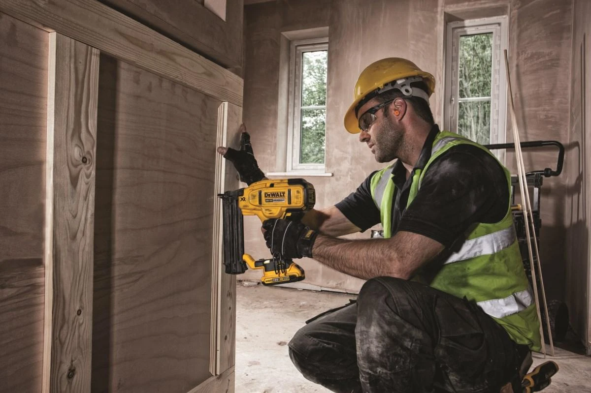 Akumuliatorinis statybinis viniakalis DeWalt DCN680D2; 18 V; 2x2,0 Ah akum.