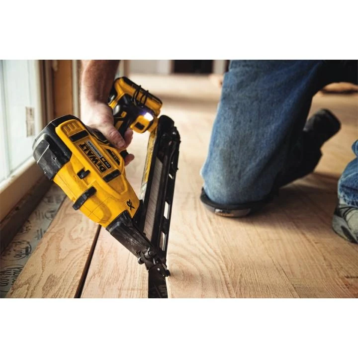 DEWALT NAILER 18V 16Ga 32-63mm 2x5.0Ah BRUSHLES DCN650P2