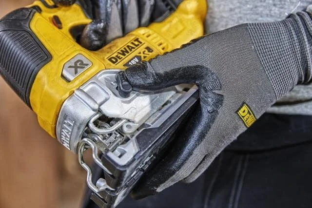 Akumuliatorinis siaurapjūklis DeWalt DCS334P2-QW; 18 V; 2x5,0 Ah akum.