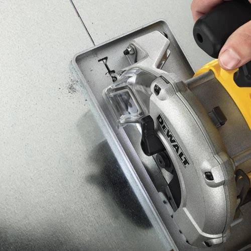 DeWalt akumuliatorinis diskinis pjūklas DCS373N 18V be akumuliatoriaus ir kroviklio