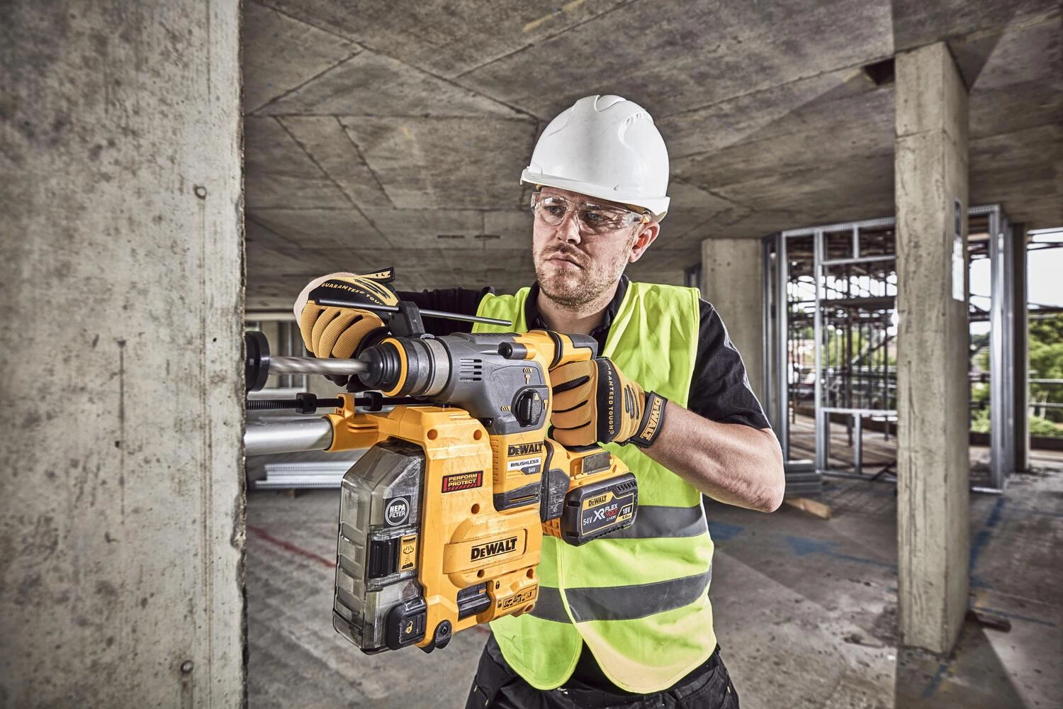 Perforatorius DeWalt DCH335X2; 3,5 J; SDS-plus; 54 V; 2x9,0 Ah akum.