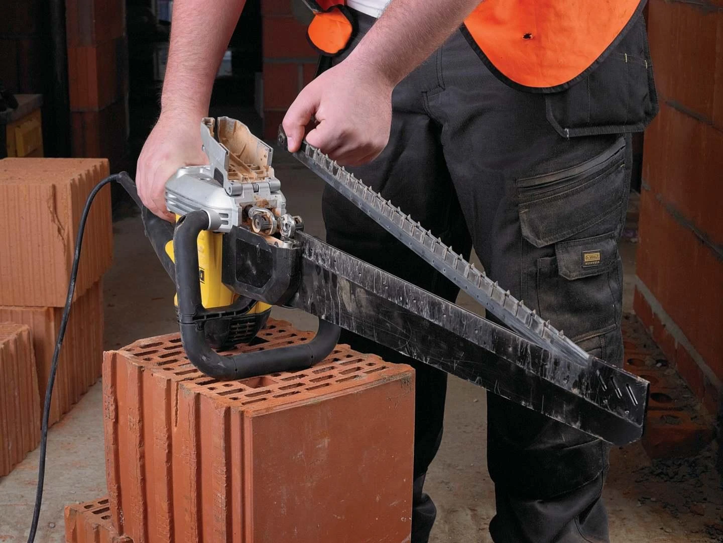 Tandeminis pjūklas DeWalt DWE398-QS