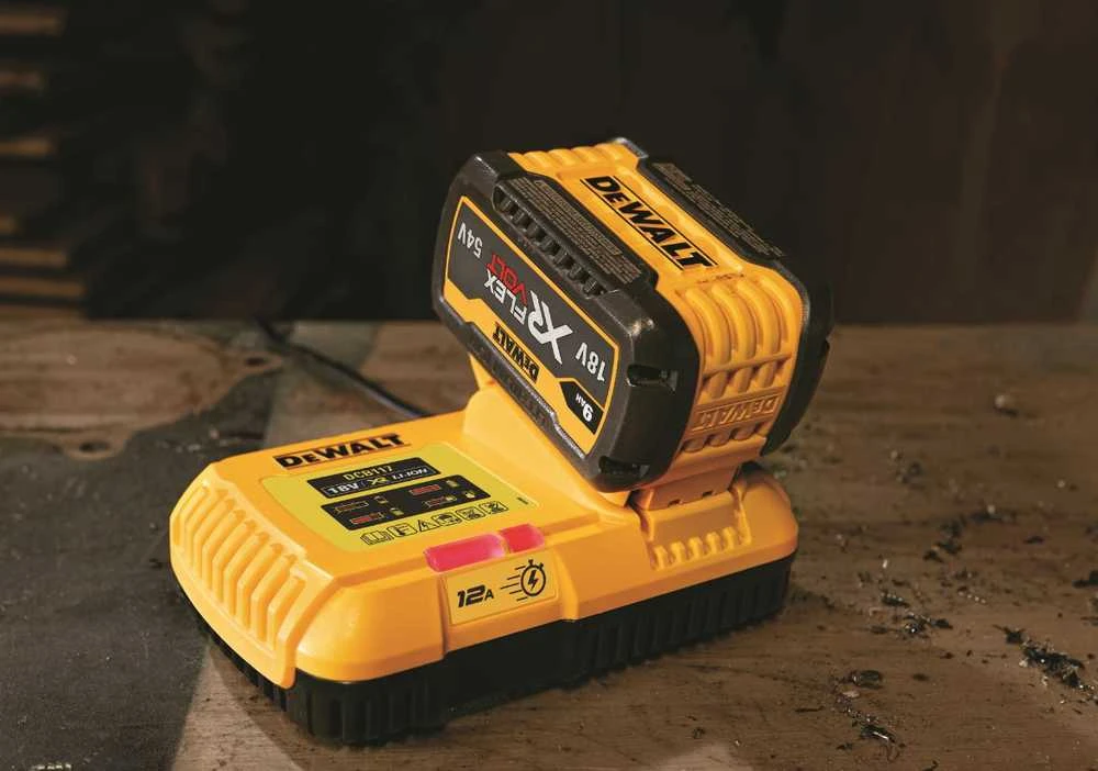 DeWalt DCB117 kroviklis su įstatytu 18/54V XR FlexVolt akumuliatoriumi