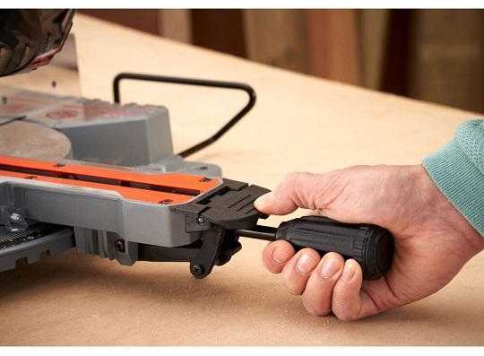 Diskinis pjūklas, kampinis pjūklas, 216 / 30 mm, 1500 W Black & Decker ...