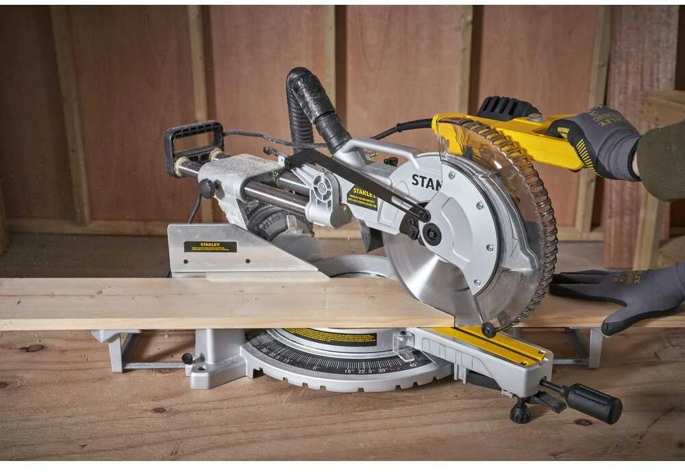 Skersinio pjovimo staklės Stanley SM1800-QS; 1800 W; 254 mm