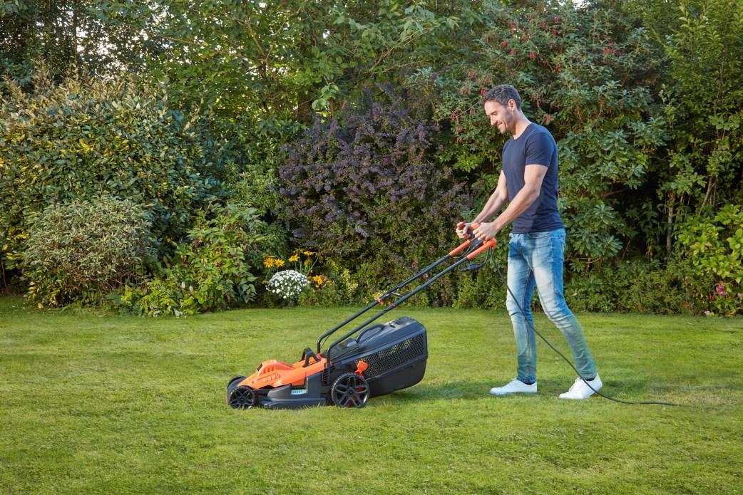 Black & Decker Juodas & Decker Vejapjovė Juodas & Decker BEMW461BH-QS; 1400 W; elektrinė