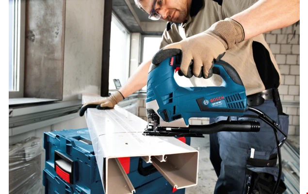 Siaurapjūklis Bosch GST 90 BE 650W kartoninė pakuotė