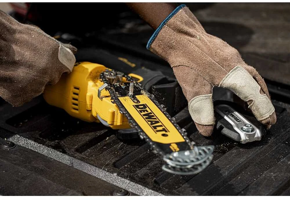 Šakų genėjimo grandininis pjūklas DeWalt DCMPS520P1-QW; 18 V; 1x5,0 Ah akum.