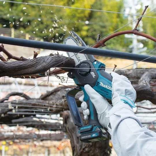MAKITA grandininis gen4jimo pjūklas 12V UC100DZ01 10cm be akumuliatoriaus ir kroviklio