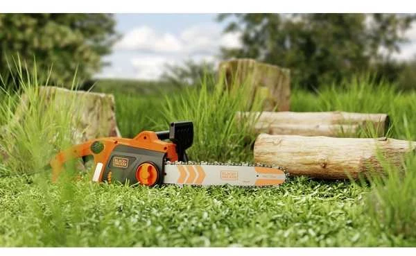Black & Decker Juodas & Decker Grandininis pjūklas Juodas & Decker BECS1835-QS; 1800 W; 35 cm juosta
