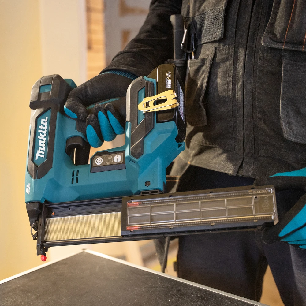 Makita DBN501ZJ Akumuliatorinis smeigiakalis LXT® 18V Li-Ion; BL-motor, 18 GA; ( 1,2mm ) 15-50mm, MAKPACK, Be akumuliatorių ir kroviklio!