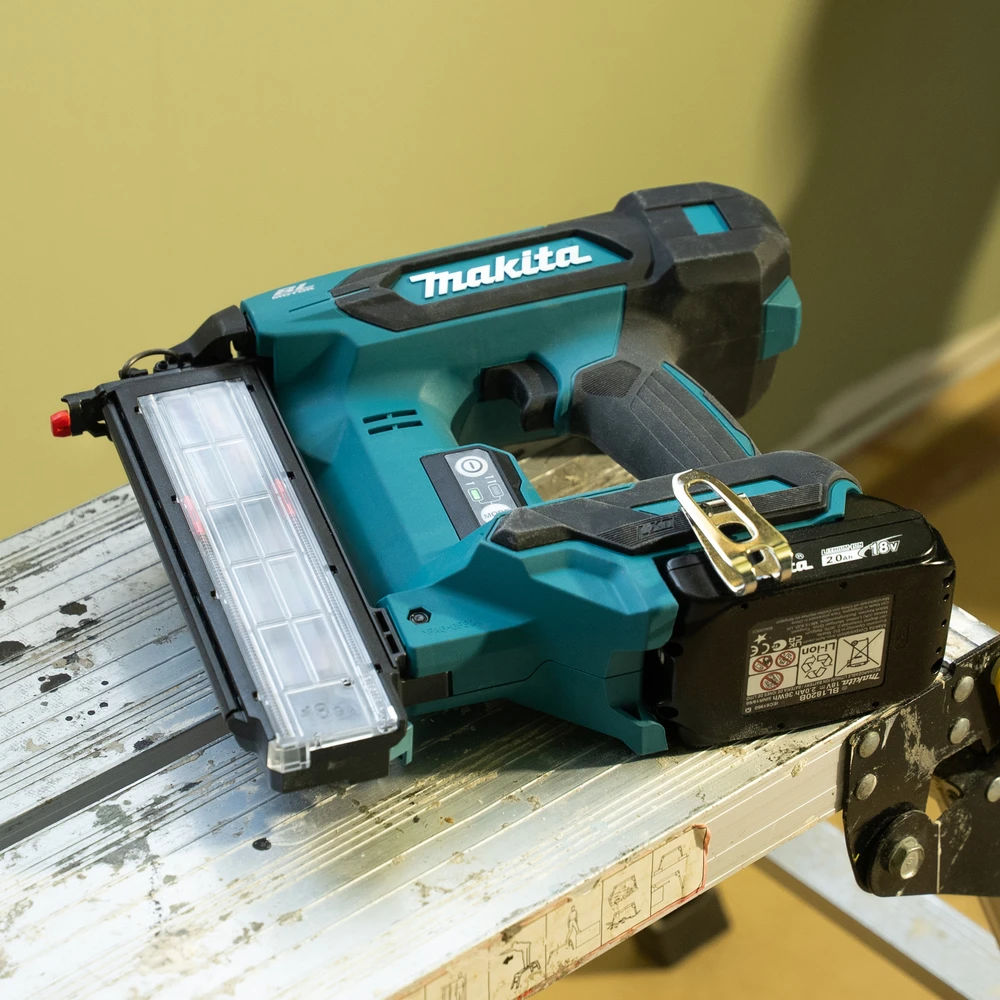 Makita DBN501ZJ Akumuliatorinis smeigiakalis LXT® 18V Li-Ion; BL-motor, 18 GA; ( 1,2mm ) 15-50mm, MAKPACK, Be akumuliatorių ir kroviklio!