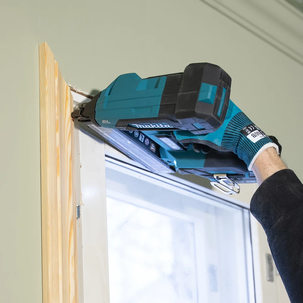 Makita DBN501ZJ Akumuliatorinis smeigiakalis LXT® 18V Li-Ion; BL-motor, 18 GA; ( 1,2mm ) 15-50mm, MAKPACK, Be akumuliatorių ir kroviklio!
