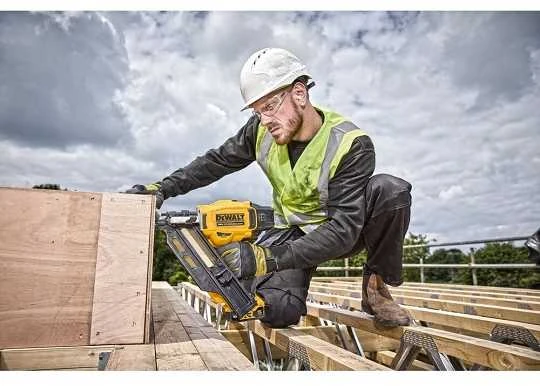 DeWalt Akumuliatorinė viniakalė DCN930P2, 18 V, 2x5,0 Ah,  50–90 mm