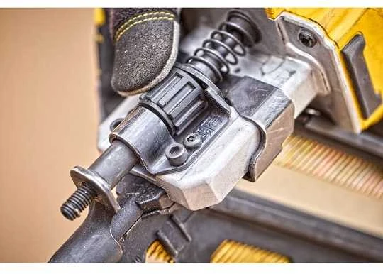 DeWalt viniakalės gylio reguliavimo mechanizmas