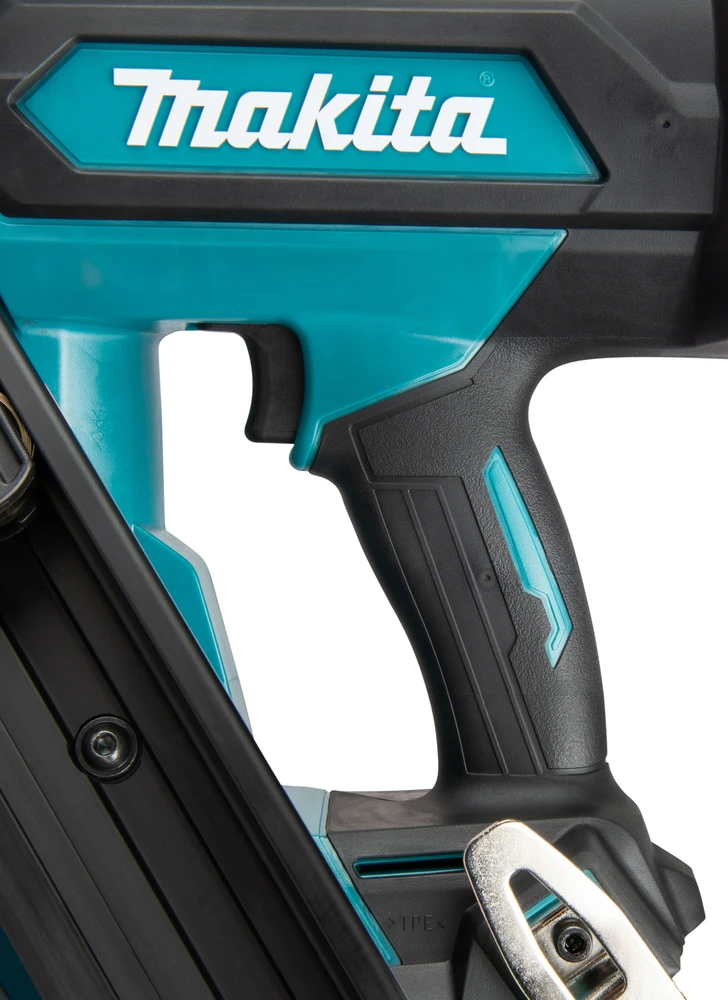 Akumuliatorinė vinių kalimo mašina apvaliagalvėms vinims 38-64mm, LXT, 18V, Makita [DBN640ZK]
