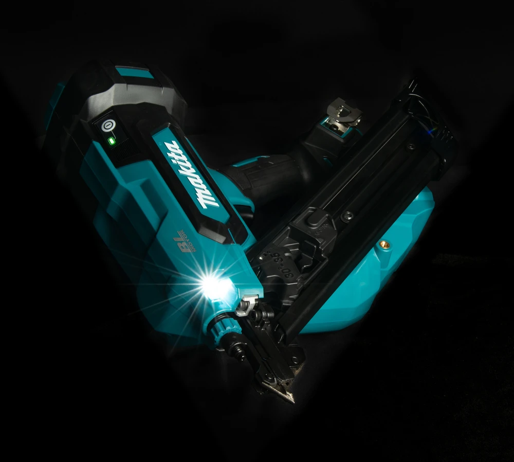 Akumuliatorinė vinių kalimo mašina apvaliagalvėms vinims 38-64mm, LXT, 18V, Makita [DBN640ZK]