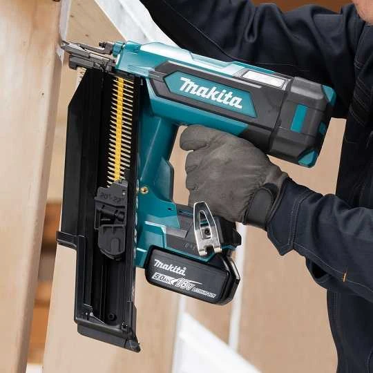 Akumuliatorinis vinių kalimo įrankis apvalioms vinims 50–90 mm, 18 V, Makita [DBN901RTE] 2 x 5,0 Ah, LXT