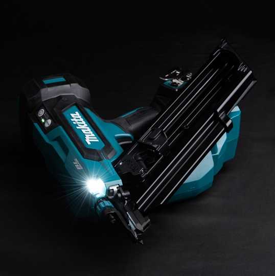vinis 50-90 mm, 2x5,0 Ah, 18V Makita [DBN900RTE]