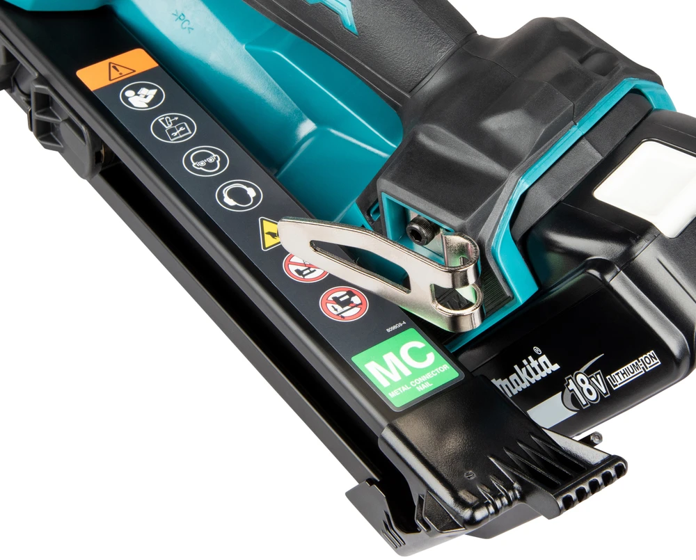 Akumuliatorinė vinių kalimo mašina apvaliagalvėms vinims 38-64mm, LXT, 18V, Makita [DBN640ZK]