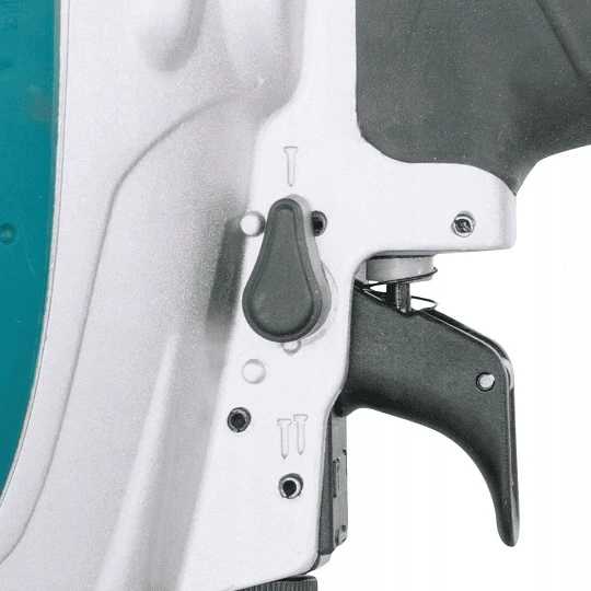 Pneumatinis vinių kalimo įrankis 32–64 mm vinims, Makita [AF635]