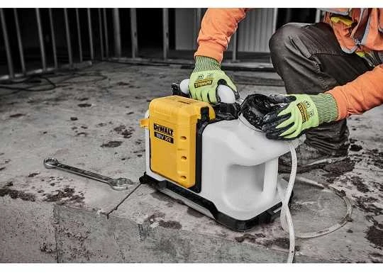 Slėgiminis vandens tiekimo indas DeWalt DCE6820N-XJ; 18 V; 15 l (be akumuliatoriaus ir pakrovėjo)