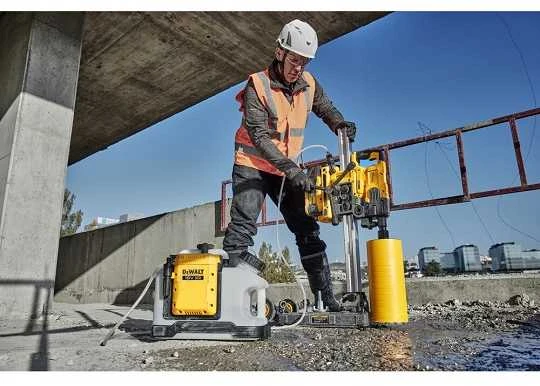 Slėgiminis vandens tiekimo indas DeWalt DCE6820N-XJ; 18 V; 15 l (be akumuliatoriaus ir pakrovėjo)