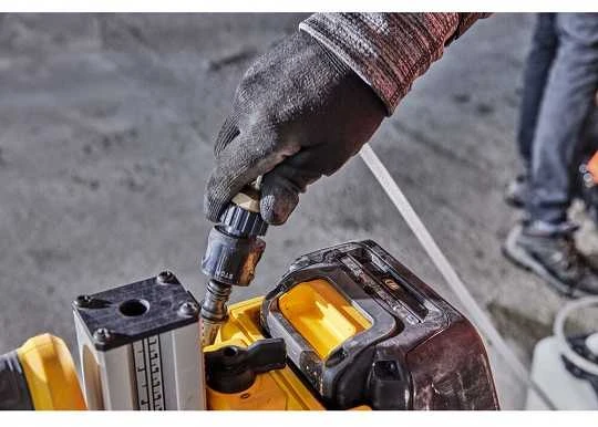 Slėgiminis vandens tiekimo indas DeWalt DCE6820N-XJ; 18 V; 15 l (be akumuliatoriaus ir pakrovėjo)