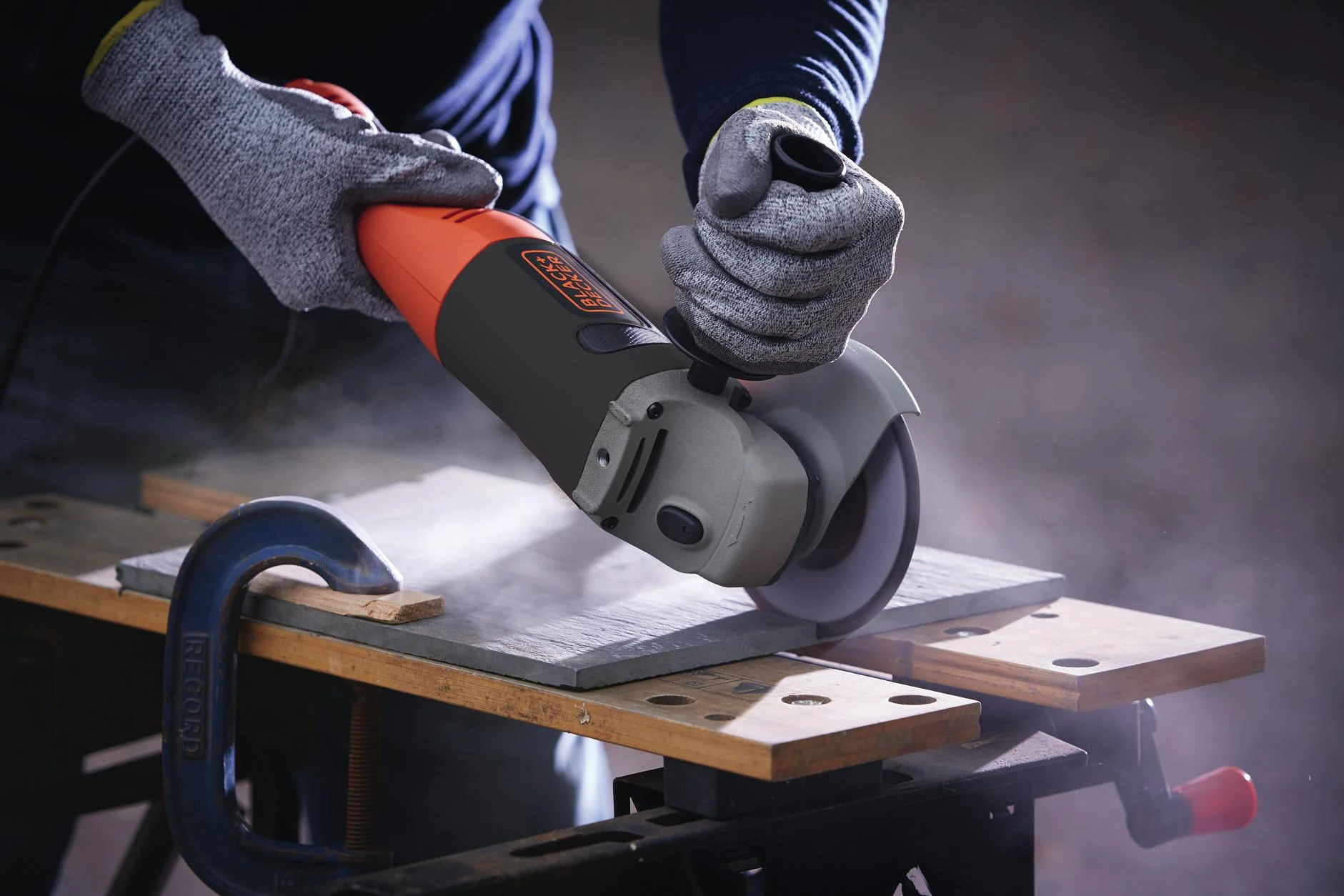Black & Decker Juodas + DECKER KAMPINIS ŠLIUOTUVAS 125mm 1200W KG1202K