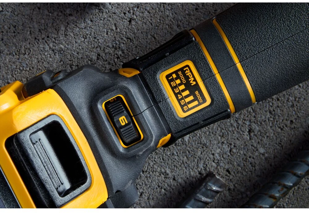 Akumuliatorinis kampinis šlifuoklis DeWalt DCG409VSX1T-QW; 18 V; 1x9,0 Ah akum.