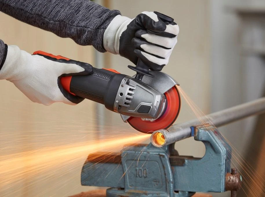 Black & Decker Juodas + DECKER 125 mm 800 W kampinis šlifuoklis BEG120-QS