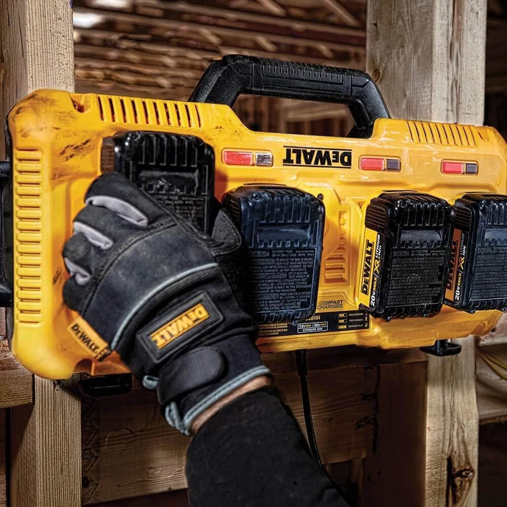DEWALT keturvietis Įkroviklis DCB104 XR 8A