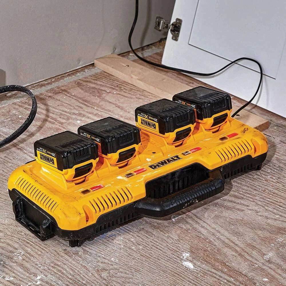 DEWALT keturvietis Įkroviklis DCB104 XR 8A