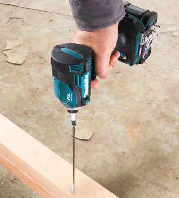 Makita TD001GM201 Smūginis suktuvas XGT, 1/4", 220Nm, bešepetėlinis variklis, 2X4,0Ah, greitasis kroviklis; MAKPAC lagaminas