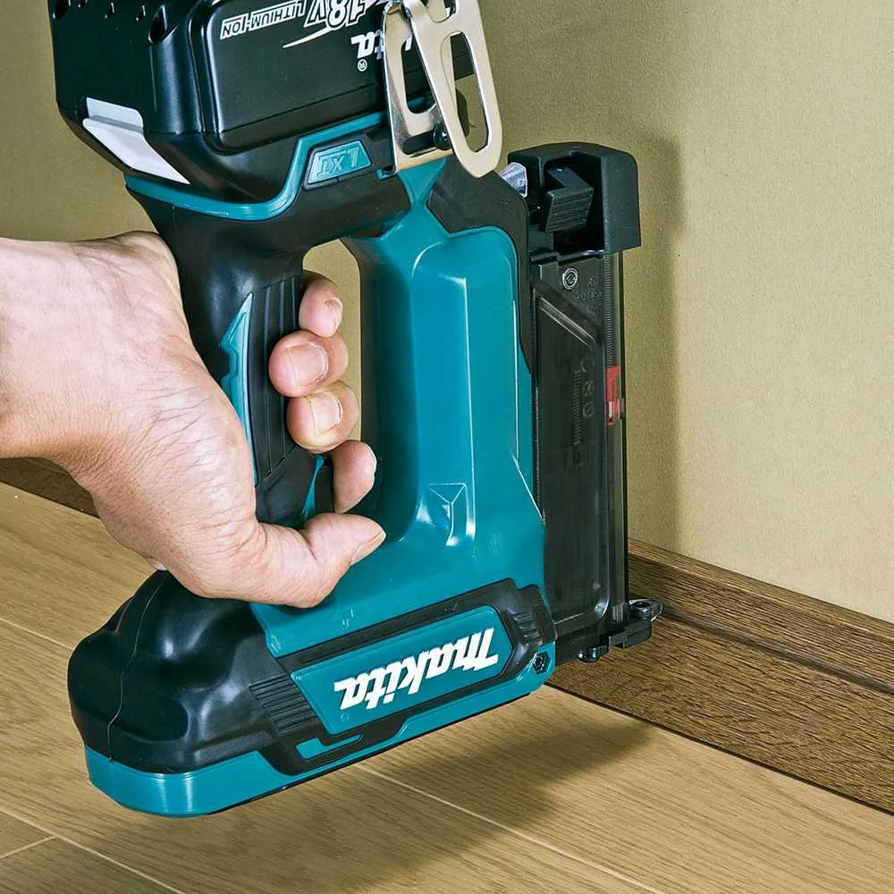 Makita DPT353Z Akumuliatorinis viniakalis 18V Li-Ion; 23 GA; 15/18/25/30/35mm; Be akumuliatorių ir kroviklio!