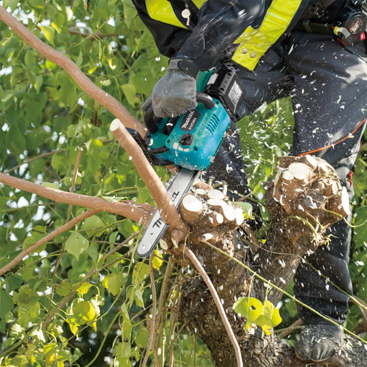 Makita DUC254CZ Akumuliatorinis grandininis pjūklas, 18 V, BL variklis, 250 mm (drožimo juosta), 24 m/s, be akumuliatoriaus ir krovikli