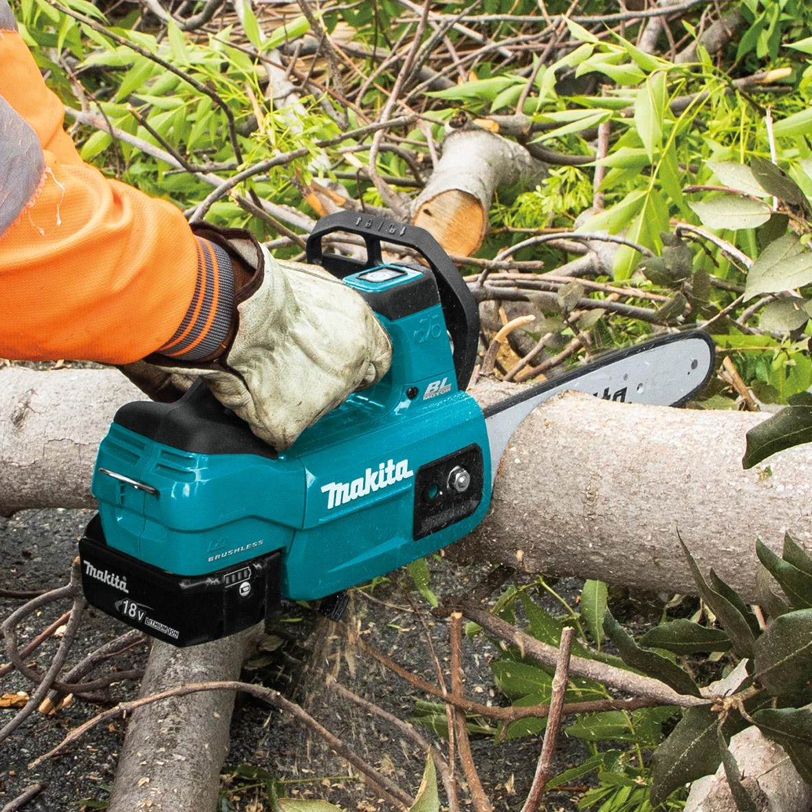 Makita DUC254CZ Akumuliatorinis grandininis pjūklas, 18 V, BL variklis, 250 mm (drožimo juosta), 24 m/s, be akumuliatoriaus ir krovikli