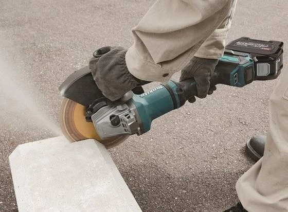 Makita GA038GZ Kampinis šlifuoklis XGT, 230MM, 6600RPM; bešepetėlinis variklis; elektrinis stabdys; AFT; XPT; AWS (be AWS lusto); "Z" versija - komplektuojamas be akumuliatoriaus ir kroviklio