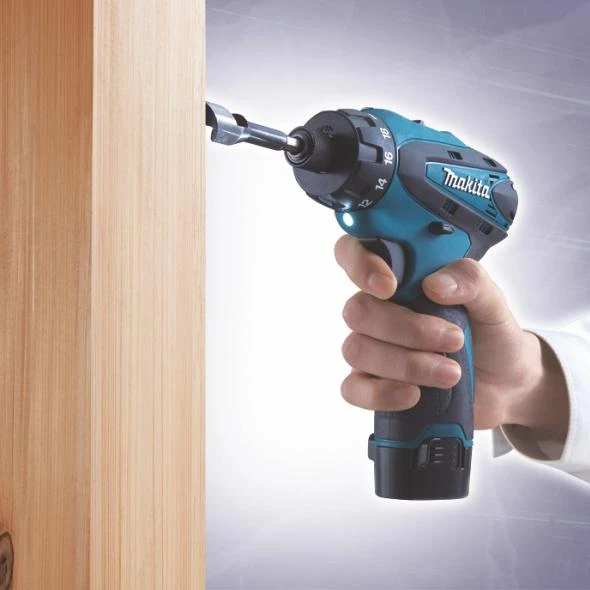 Suktuvas Makita DF030DWE; 10,8 V; 2x1,3 Ah akum.
