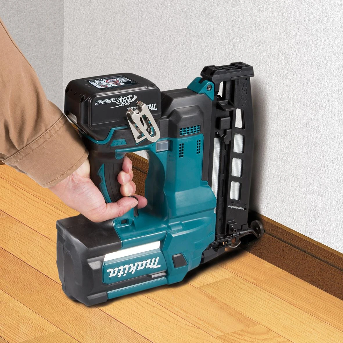 Akumuliatorinis viniakalis Makita DBN600RTJ; 18 V; 2x5,0 Ah akum.