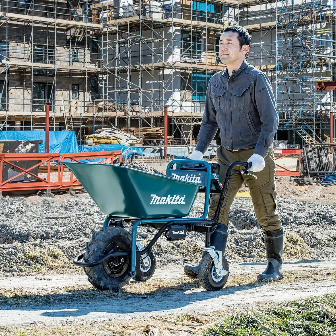 Makita DCU180Z akumuliatorinis karutis 2X18V ličio jonų, BL variklis, 2 greičiai, maks. apkrova 130kg, 32,2kg be akumuliatoriaus ir krovinio