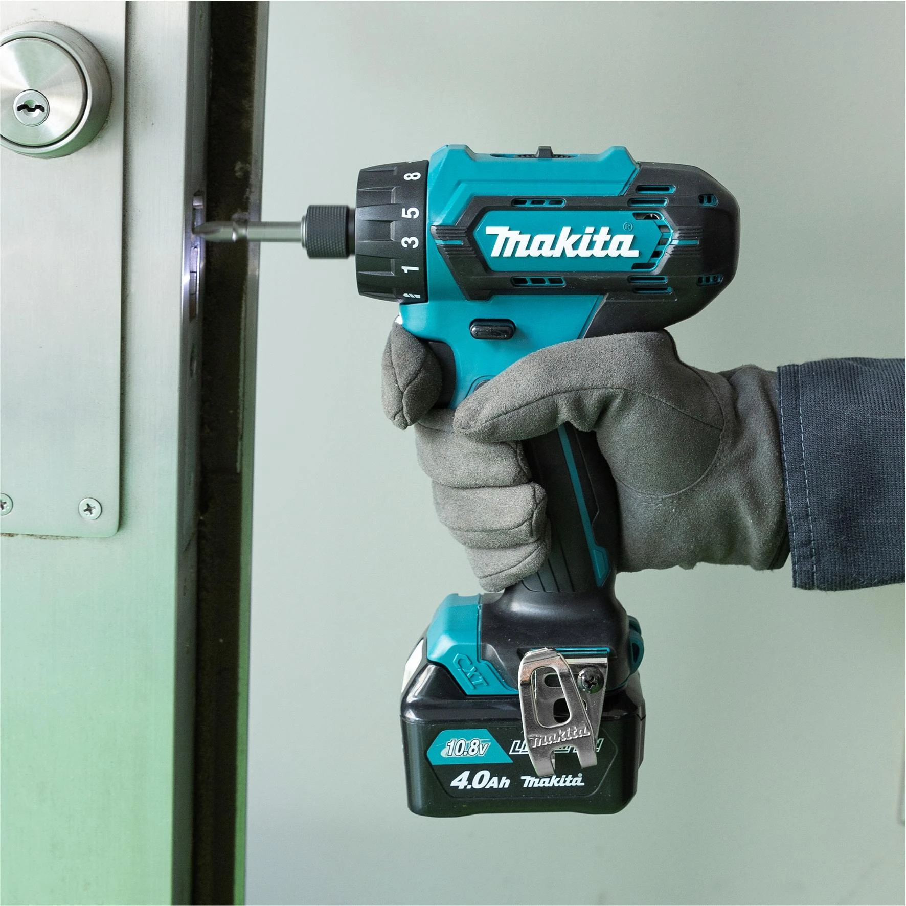 Makita akumuliatorinis suktuvas DF033DSAE naudojimo procese