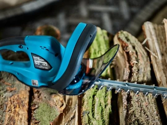 Makita DUH523RF Akumuliatorinės gyvatvorių žirklės, 18V 1x 3,0Ah Li-ion, 520mm