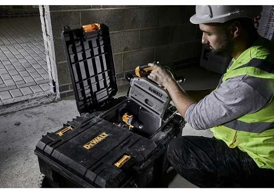 DEWALT.TSTAK BOX ON WHEELS | DEWALT