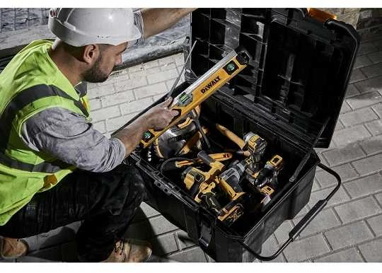 DEWALT.TSTAK BOX ON WHEELS | DEWALT