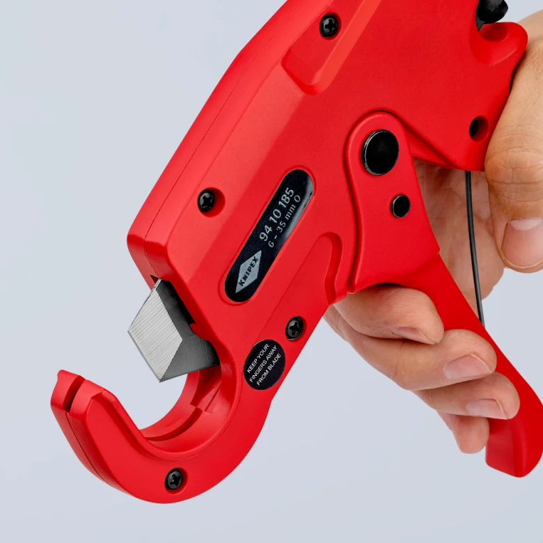 Plastikinių vamzdžių kirpimo įrankis KNIPEX