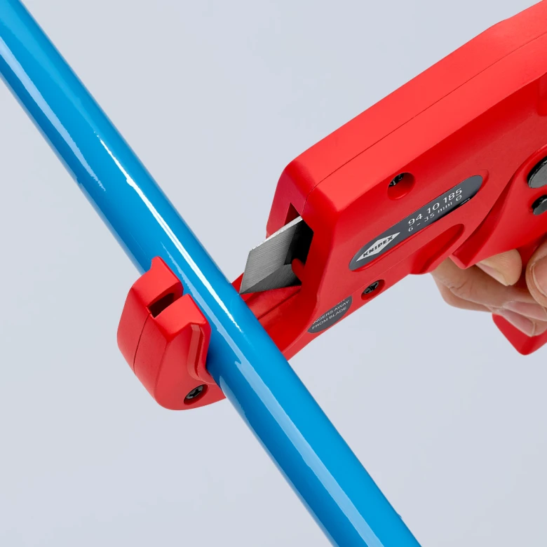 Plastikinių vamzdžių kirpimo įrankis KNIPEX