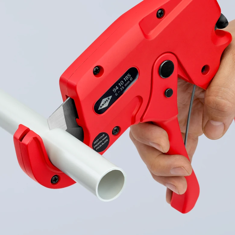 Plastikinių vamzdžių kirpimo įrankis KNIPEX