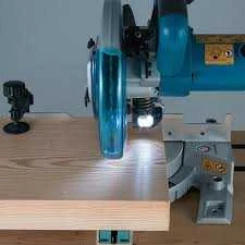 Makita LS0815FLN Pjovimo staklės, 65x305 mm,diskas: 216x30 mm, 1400 W, darbinis šviesos diodas&laserinis žymeklis, 14,1kg